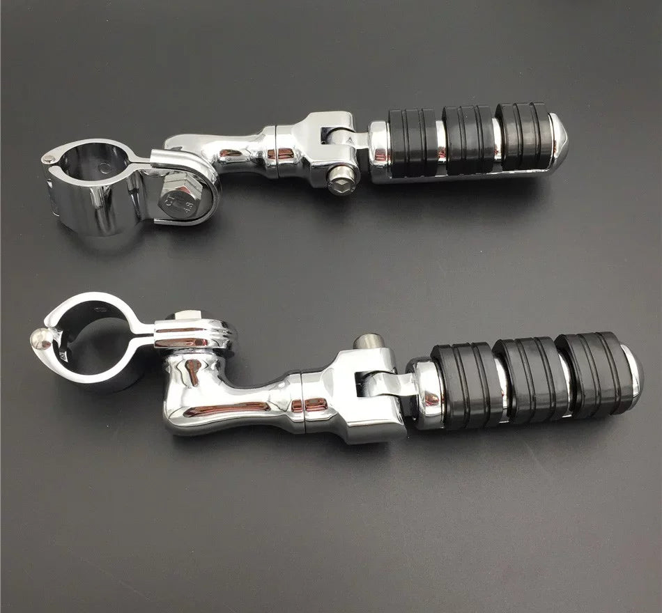 HTT-MOTOR Chrome Regular Footrest Foot Pegs with 1 1/4" Short Angled Adjustable Clamps For Harley Davidson Sportster 883 XL 1200/Triumph Rocket/Kawasaki Vulcan VN400 VN900
