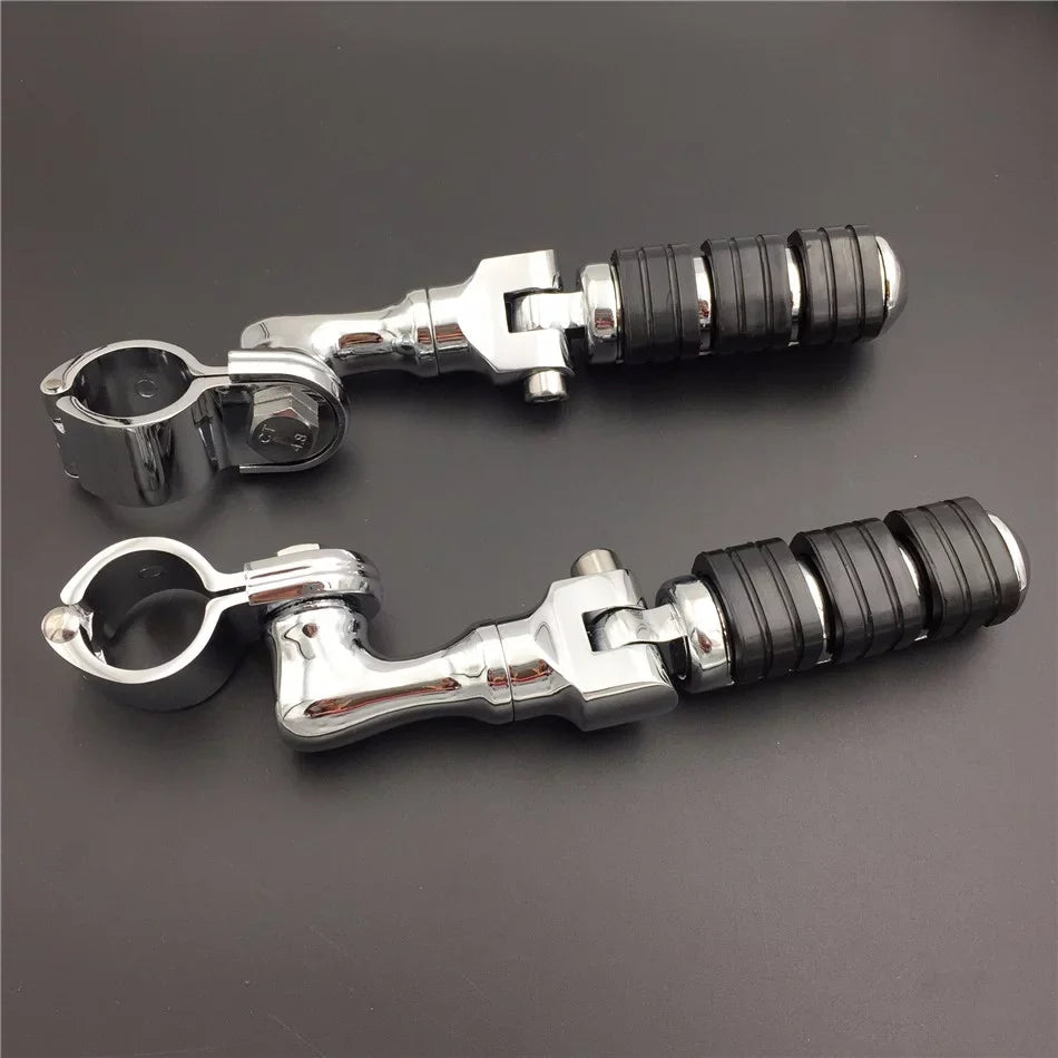 HTT-MOTOR Chrome Regular Footrest Foot Pegs with 1 1/4" Short Angled Adjustable Clamps For Harley Davidson Sportster 883 XL 1200/Triumph Rocket/Kawasaki Vulcan VN400 VN900