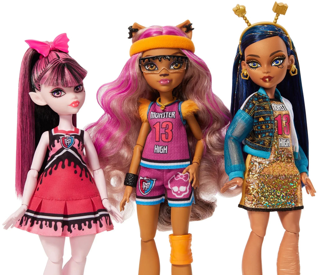 Monster High Ghoul Spirit Doll 6-Pack, Sport Theme, Collectible Set with Draculaura & 5 Other Dolls