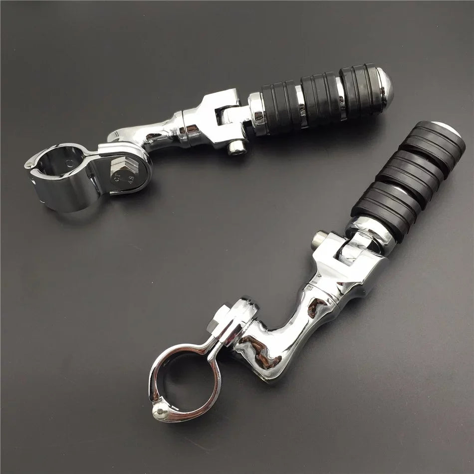 HTT-MOTOR Chrome Regular Footrest Foot Pegs with 1 1/4" Short Angled Adjustable Clamps For Harley Davidson Sportster 883 XL 1200/Triumph Rocket/Kawasaki Vulcan VN400 VN900